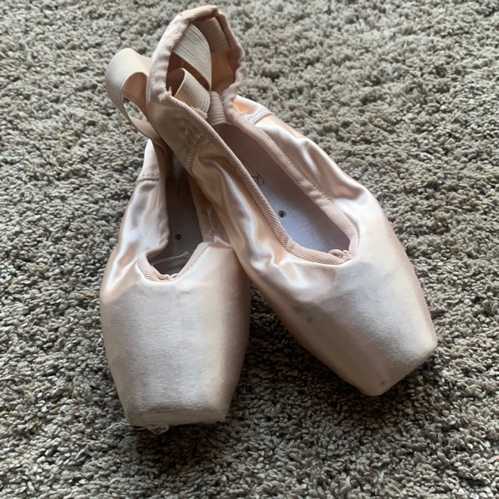 used grishko maya pointe shoes